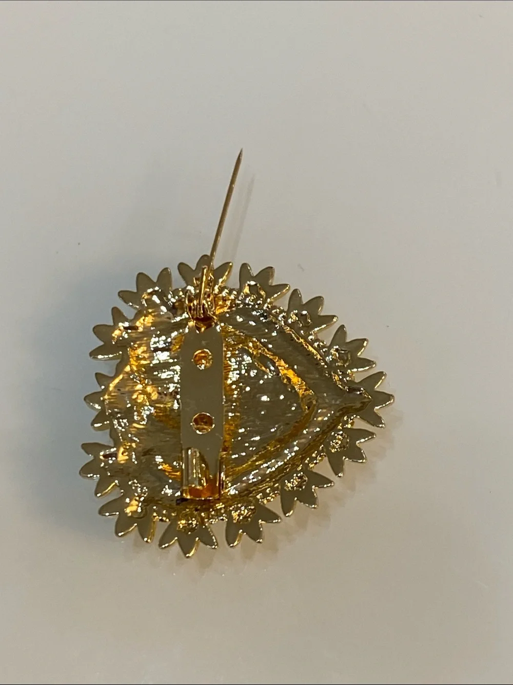 Gold tone heart brooch